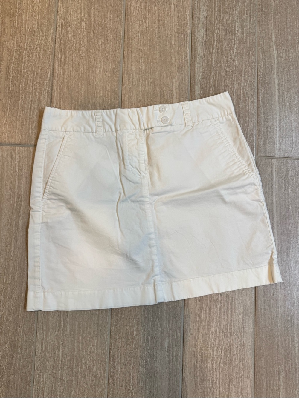 EUC Vineyard Vines white skirt